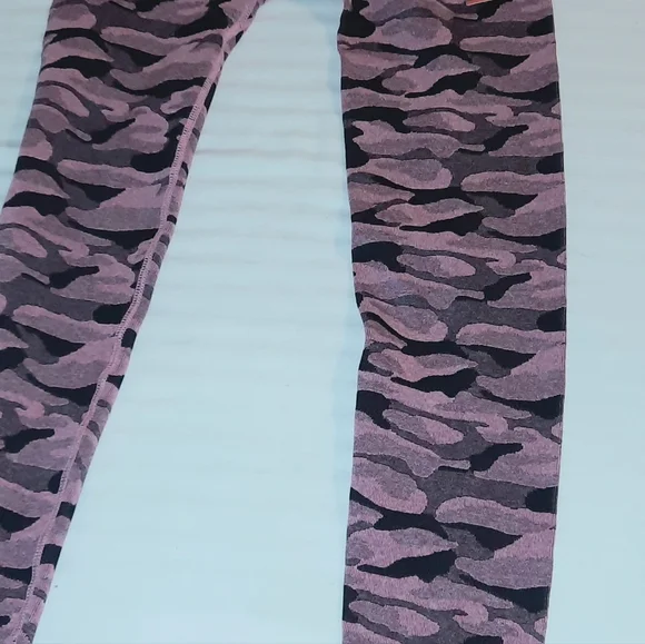 Camo Pink and gray camouflage leggings - Picture 7 of 7